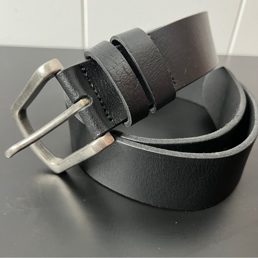Unbranded Men's Black Leather Belt Size 34 with silver buckle